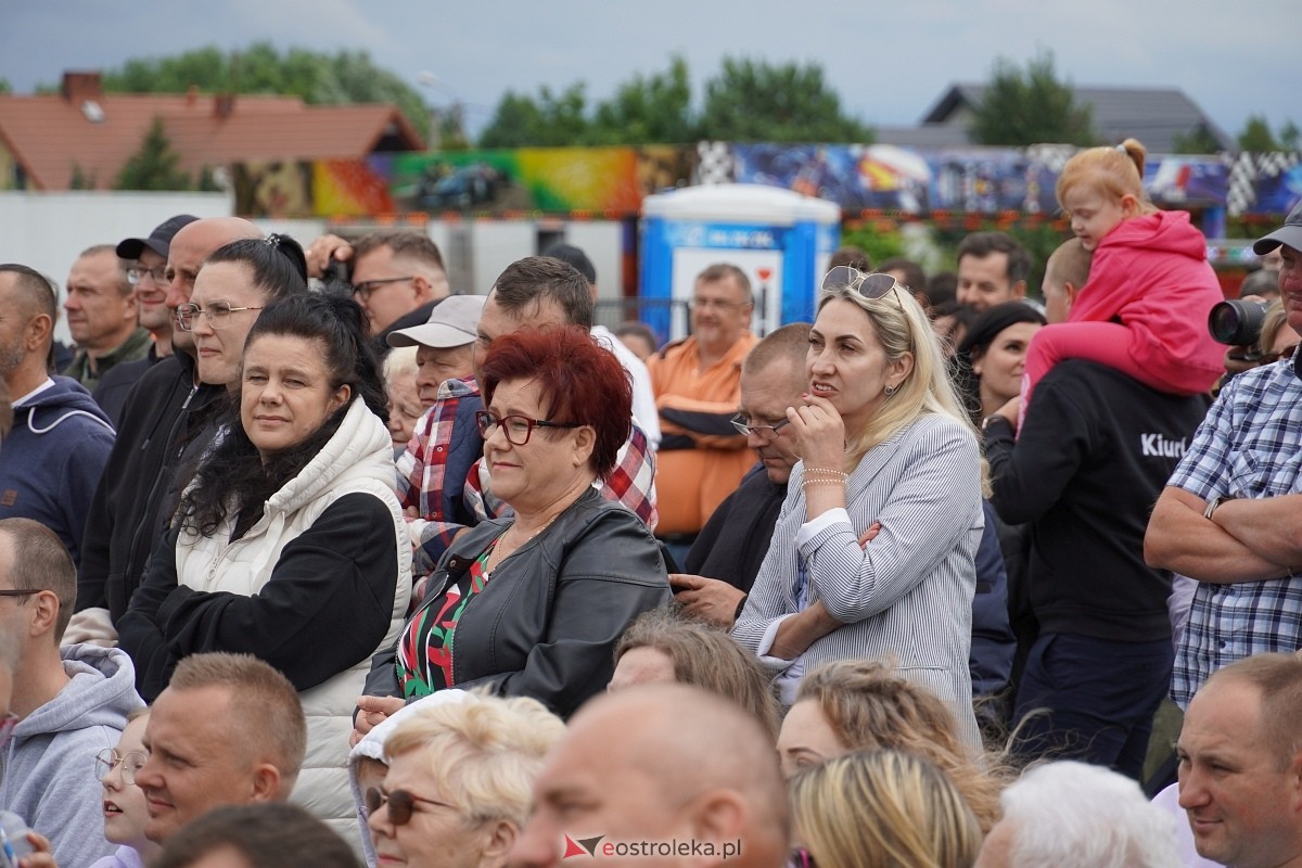 Kabaret Pod Wyrwigroszem. Rzekuń wita lato 2024  - zdjęcie #85 - eOstroleka.pl