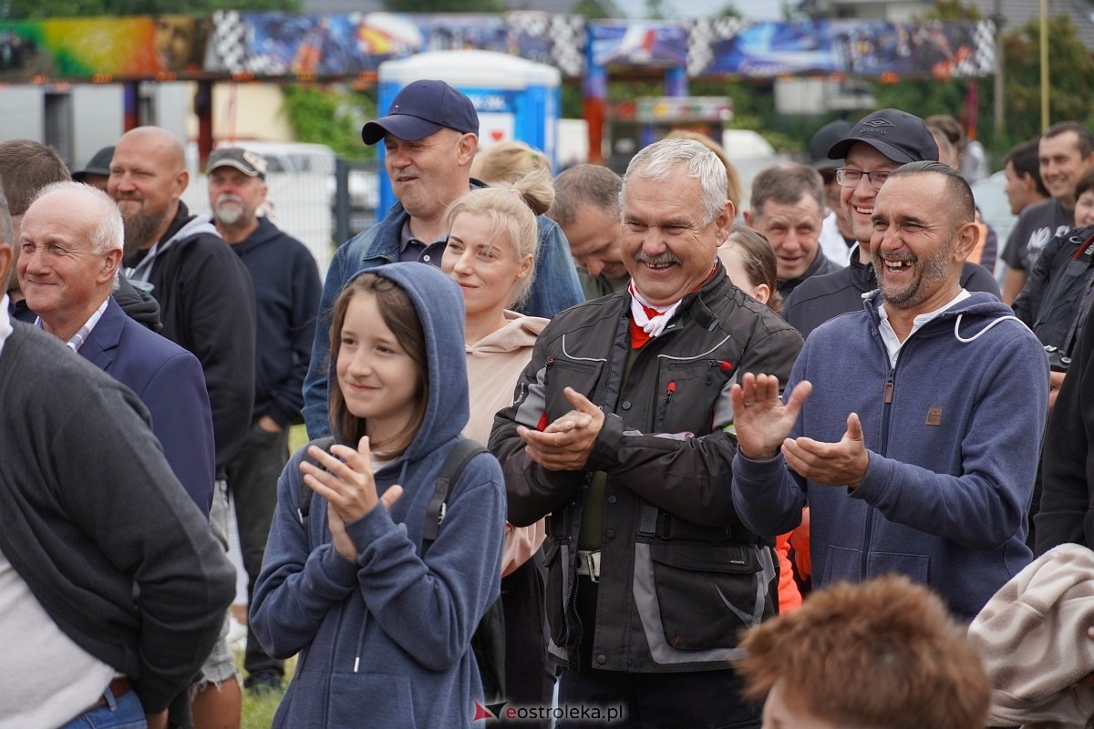 Kabaret Pod Wyrwigroszem. Rzekuń wita lato 2024  - zdjęcie #82 - eOstroleka.pl