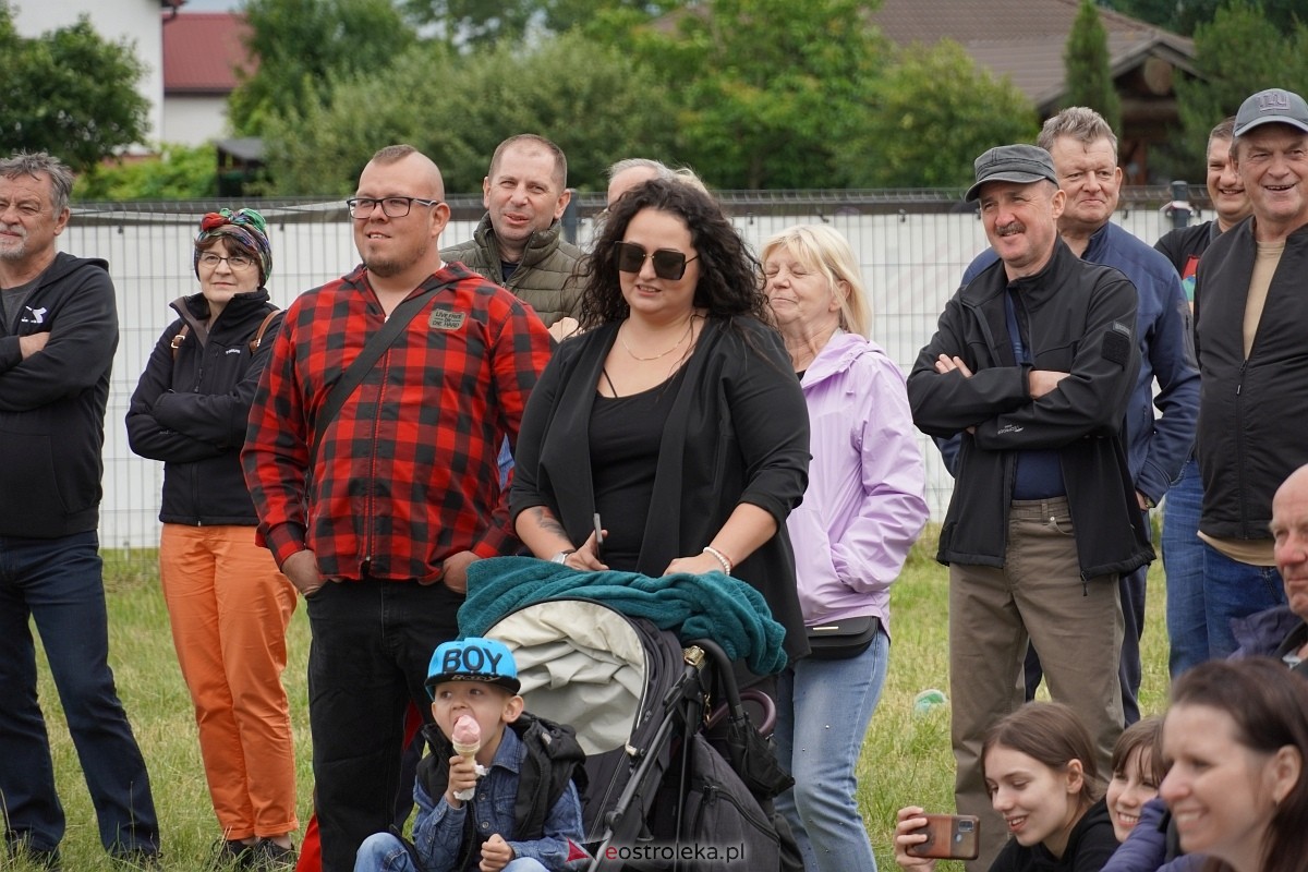 Kabaret Pod Wyrwigroszem. Rzekuń wita lato 2024  - zdjęcie #73 - eOstroleka.pl