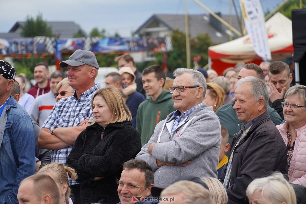 Kabaret Pod Wyrwigroszem. Rzekuń wita lato 2024  - zdjęcie #66 - eOstroleka.pl