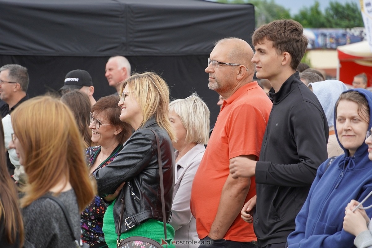 Kabaret Pod Wyrwigroszem. Rzekuń wita lato 2024  - zdjęcie #56 - eOstroleka.pl