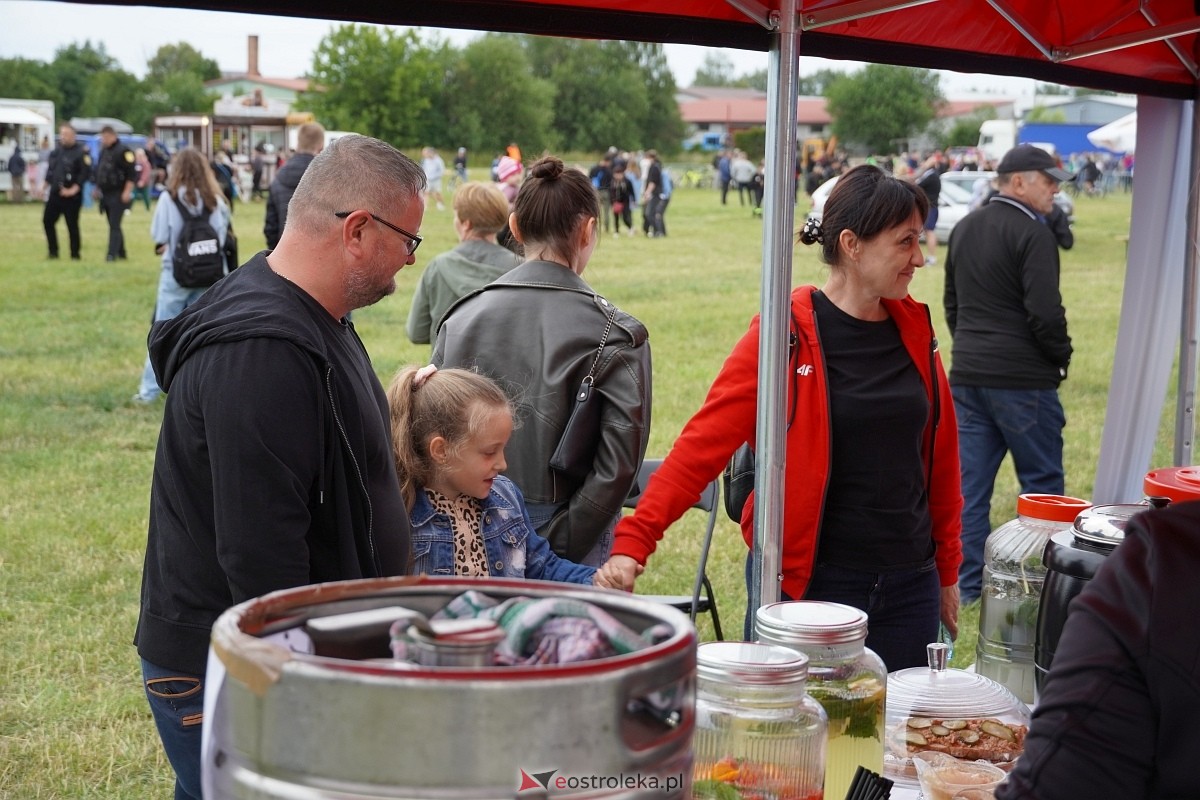 Kabaret Pod Wyrwigroszem. Rzekuń wita lato 2024  - zdjęcie #15 - eOstroleka.pl