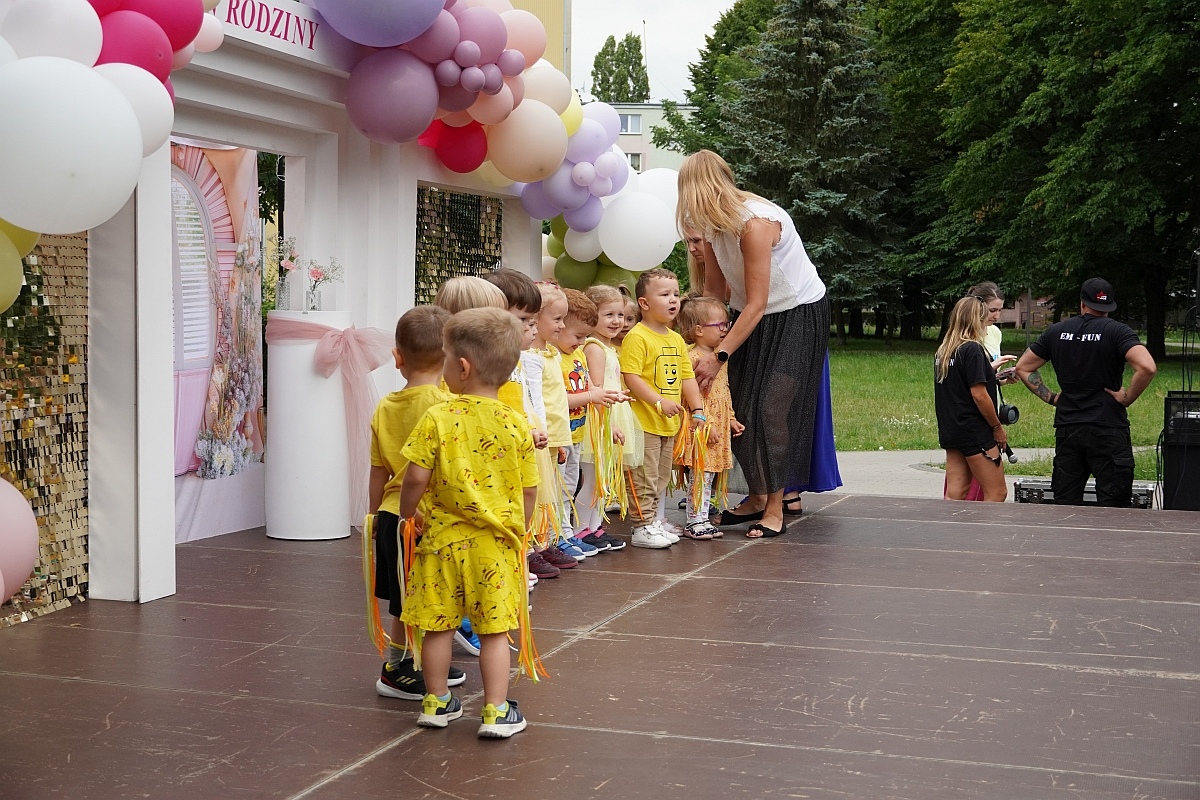 Dzień rodziny w Przedszkolu Jaś i Małgosia [24.06.2024] - zdjęcie #114 - eOstroleka.pl