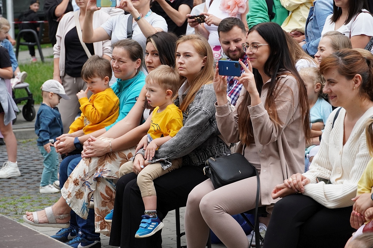 Dzień rodziny w Przedszkolu Jaś i Małgosia [24.06.2024] - zdjęcie #111 - eOstroleka.pl