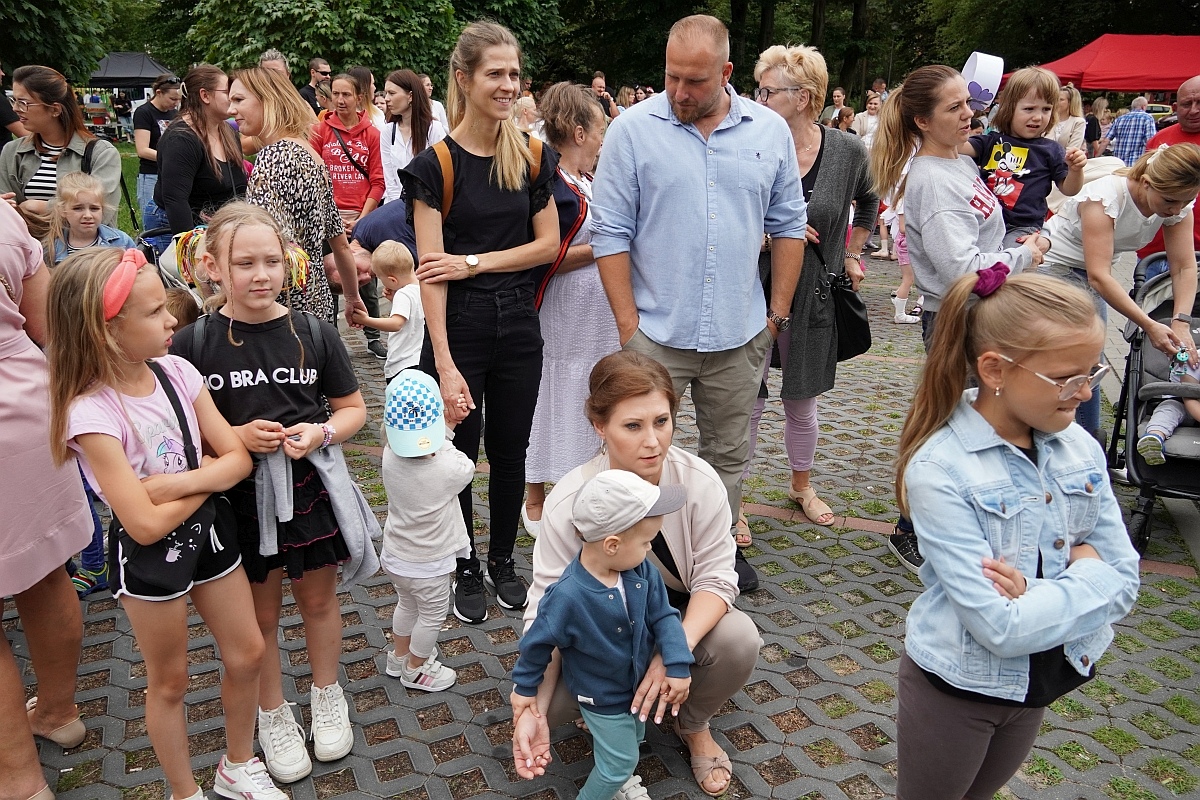 Dzień rodziny w Przedszkolu Jaś i Małgosia [24.06.2024] - zdjęcie #95 - eOstroleka.pl