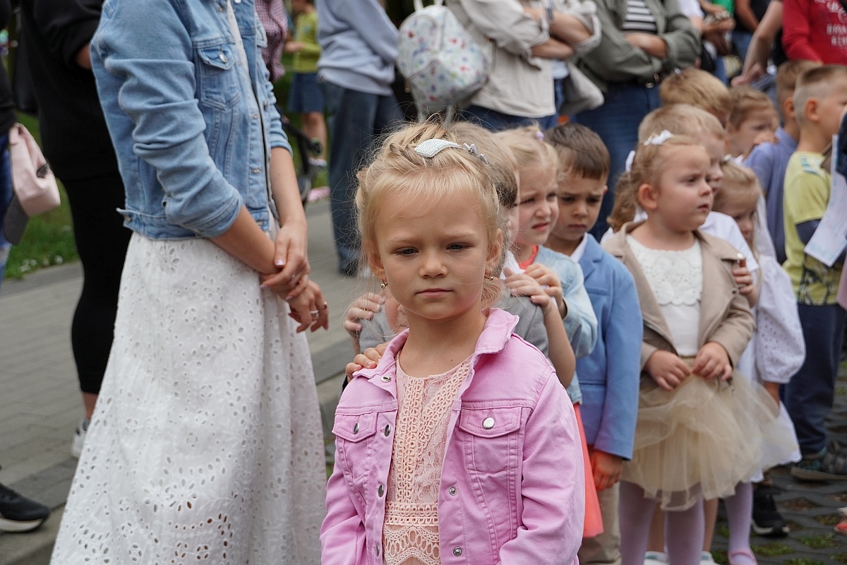 Dzień rodziny w Przedszkolu Jaś i Małgosia [24.06.2024] - zdjęcie #85 - eOstroleka.pl