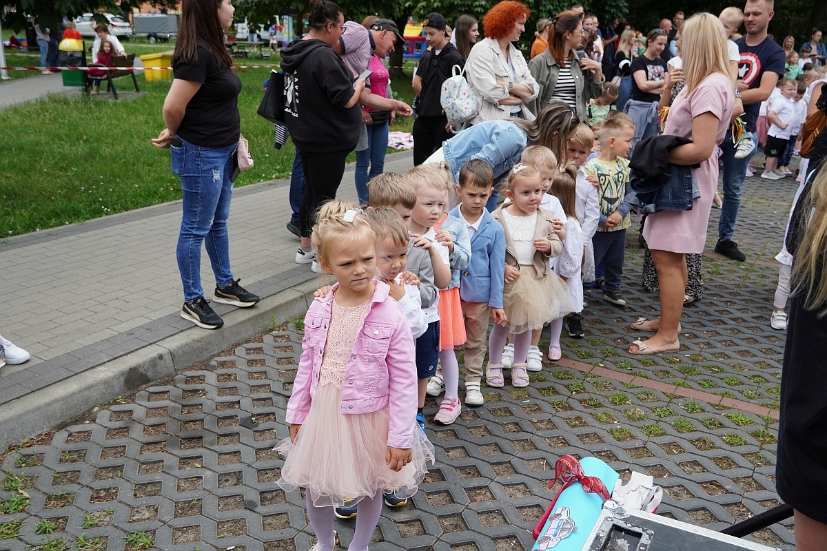 Dzień rodziny w Przedszkolu Jaś i Małgosia [24.06.2024] - zdjęcie #77 - eOstroleka.pl