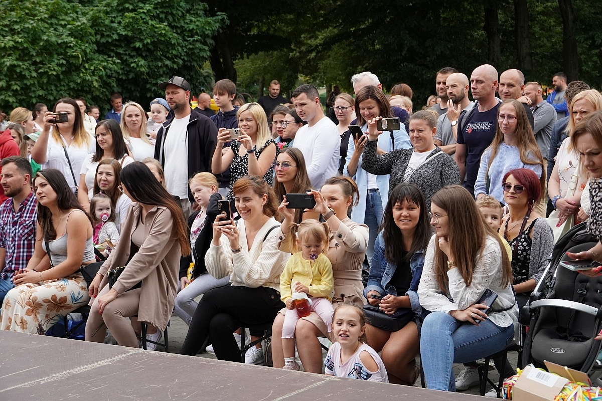 Dzień rodziny w Przedszkolu Jaś i Małgosia [24.06.2024] - zdjęcie #71 - eOstroleka.pl