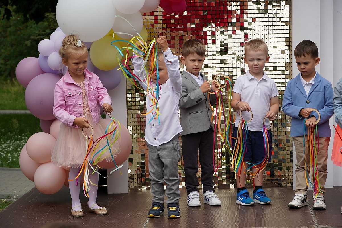Dzień rodziny w Przedszkolu Jaś i Małgosia [24.06.2024] - zdjęcie #63 - eOstroleka.pl