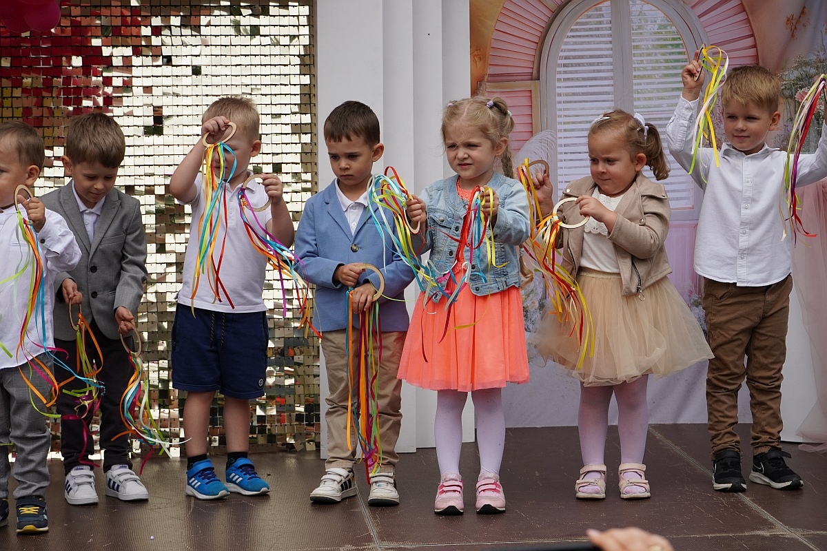 Dzień rodziny w Przedszkolu Jaś i Małgosia [24.06.2024] - zdjęcie #62 - eOstroleka.pl