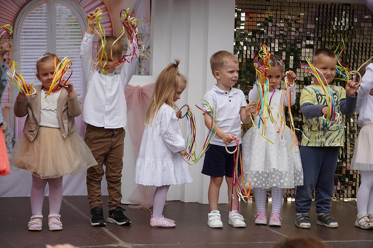 Dzień rodziny w Przedszkolu Jaś i Małgosia [24.06.2024] - zdjęcie #61 - eOstroleka.pl