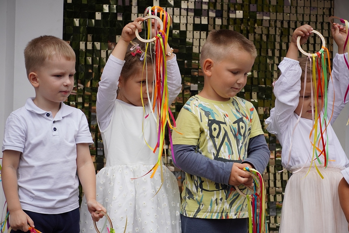 Dzień rodziny w Przedszkolu Jaś i Małgosia [24.06.2024] - zdjęcie #59 - eOstroleka.pl