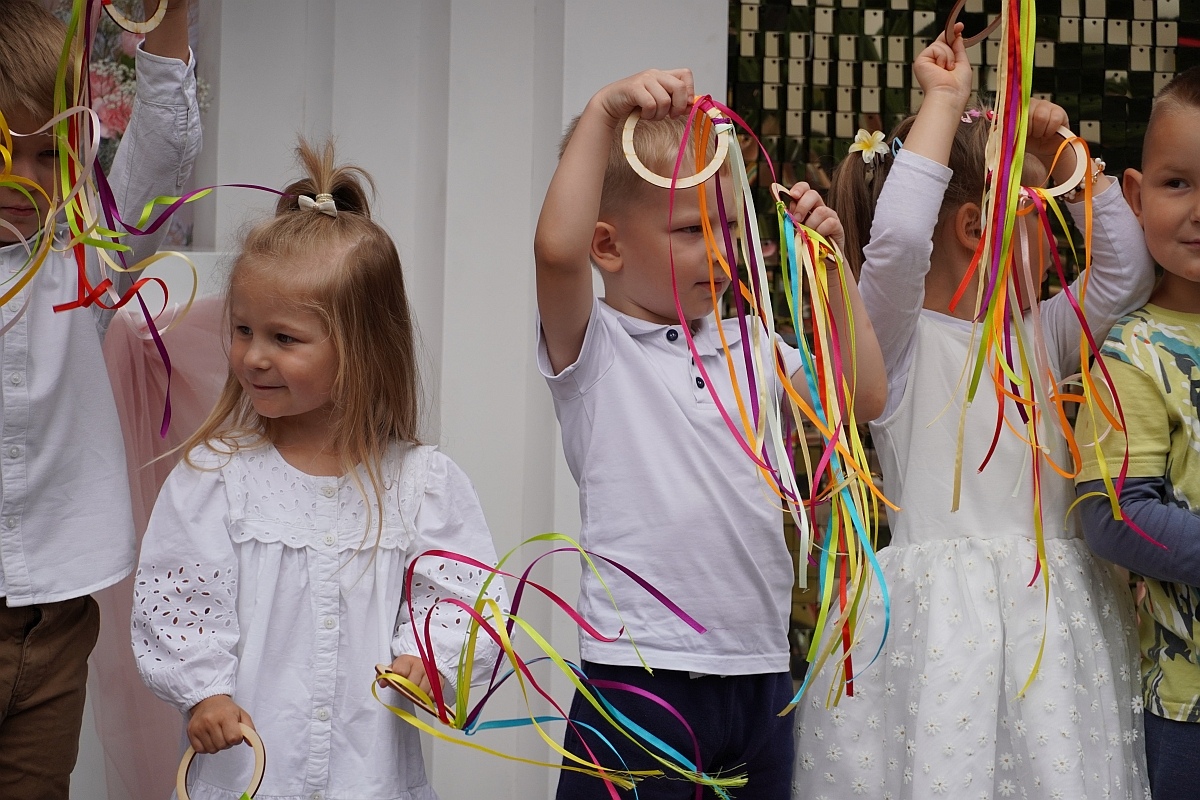 Dzień rodziny w Przedszkolu Jaś i Małgosia [24.06.2024] - zdjęcie #58 - eOstroleka.pl