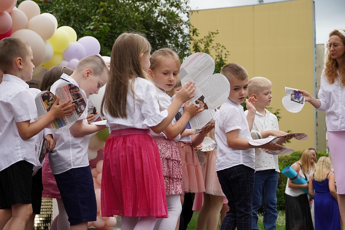 Dzień rodziny w Przedszkolu Jaś i Małgosia [24.06.2024] - zdjęcie #49 - eOstroleka.pl