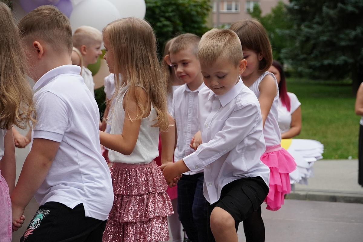 Dzień rodziny w Przedszkolu Jaś i Małgosia [24.06.2024] - zdjęcie #46 - eOstroleka.pl