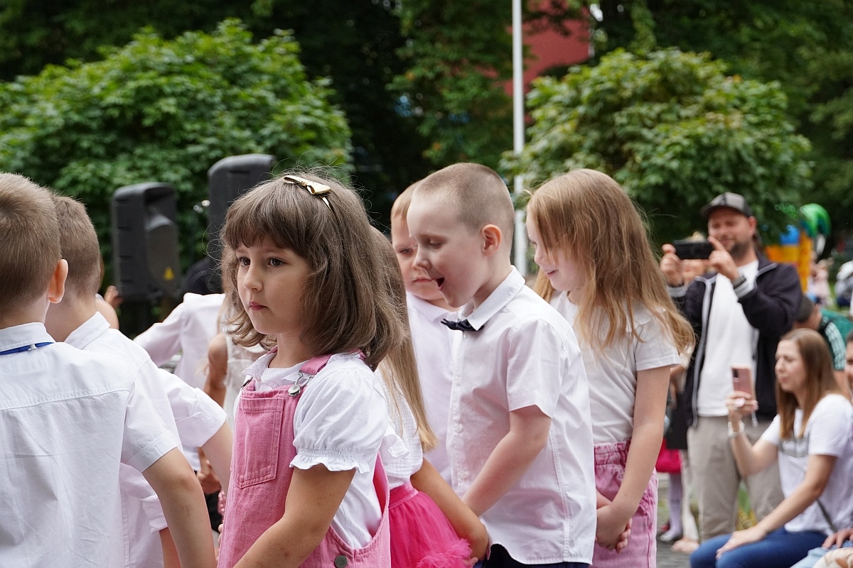 Dzień rodziny w Przedszkolu Jaś i Małgosia [24.06.2024] - zdjęcie #39 - eOstroleka.pl