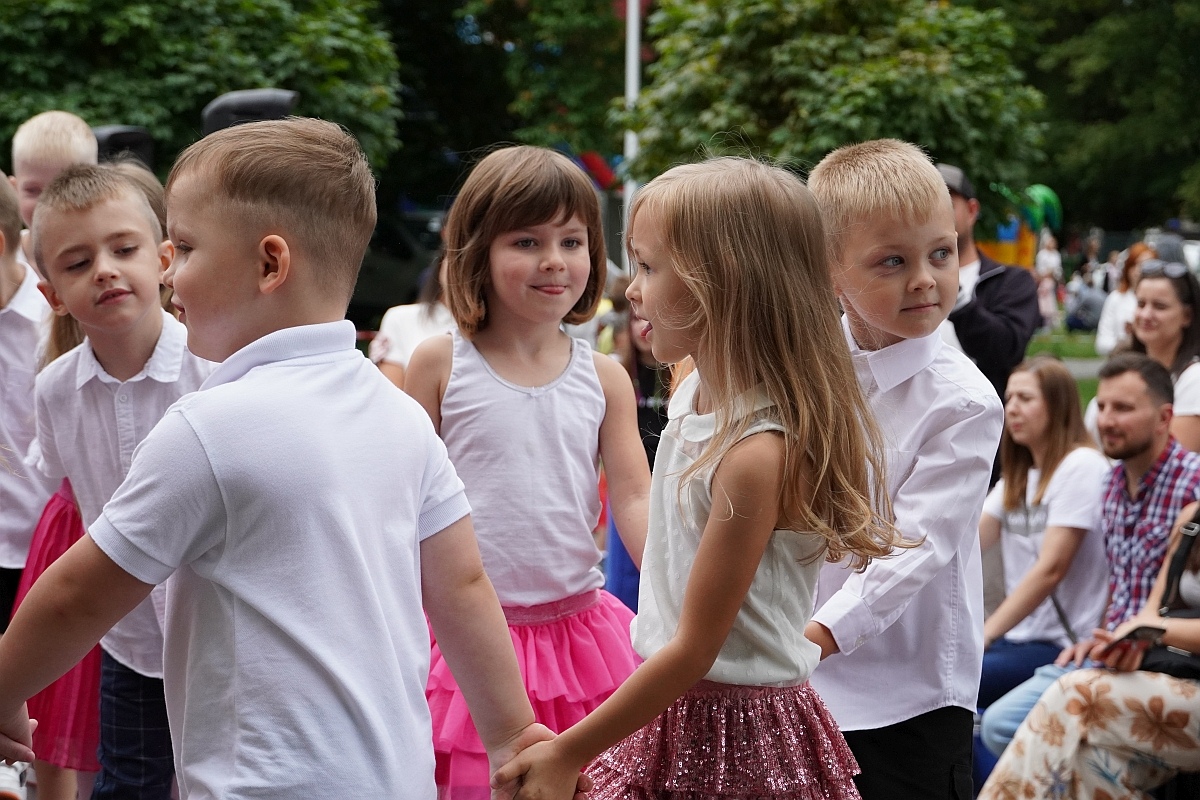 Dzień rodziny w Przedszkolu Jaś i Małgosia [24.06.2024] - zdjęcie #36 - eOstroleka.pl