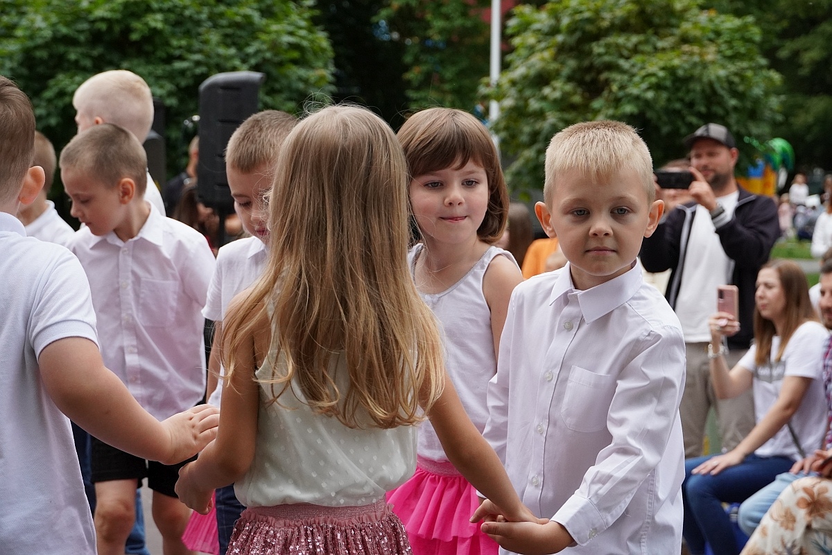 Dzień rodziny w Przedszkolu Jaś i Małgosia [24.06.2024] - zdjęcie #35 - eOstroleka.pl