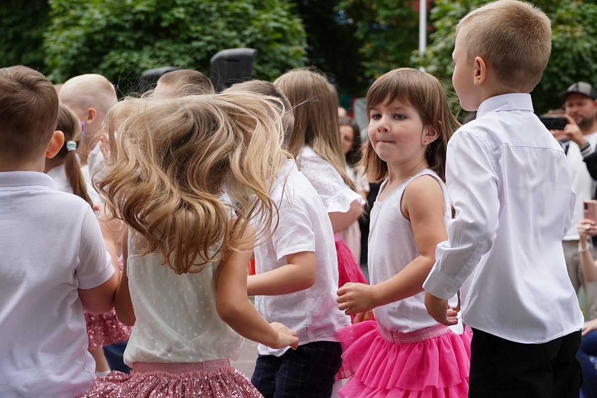 Dzień rodziny w Przedszkolu Jaś i Małgosia [24.06.2024] - zdjęcie #34 - eOstroleka.pl