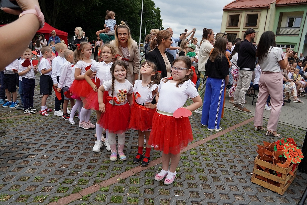 Dzień rodziny w Przedszkolu Jaś i Małgosia [24.06.2024] - zdjęcie #29 - eOstroleka.pl