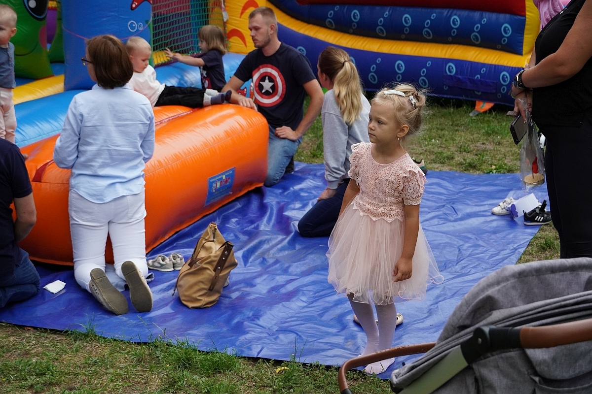 Dzień rodziny w Przedszkolu Jaś i Małgosia [24.06.2024] - zdjęcie #13 - eOstroleka.pl
