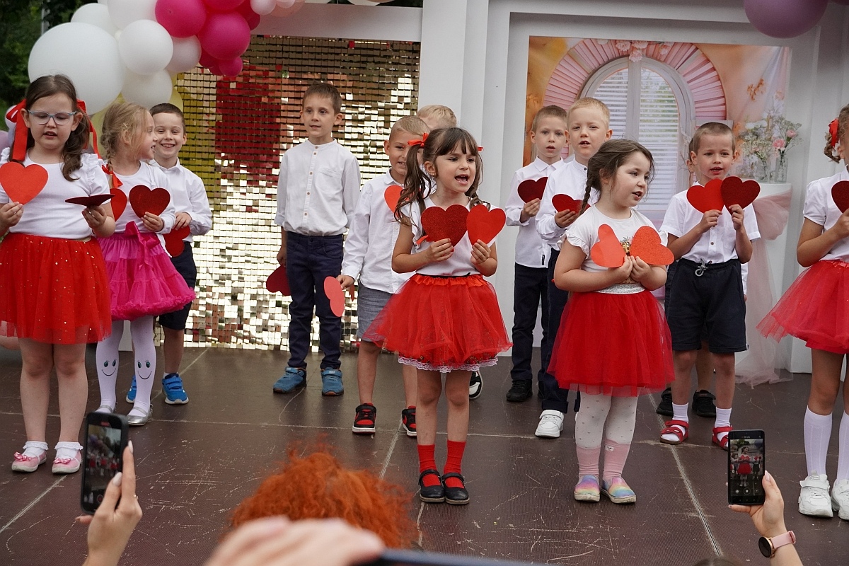 Dzień rodziny w Przedszkolu Jaś i Małgosia [24.06.2024] - zdjęcie #7 - eOstroleka.pl