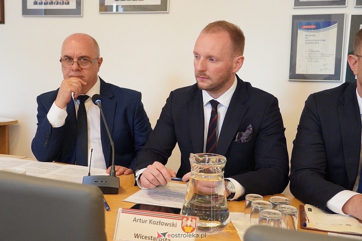 III sesja Rady Powiatu w Ostrołęce [25.06.2024] - zdjęcie #1 - eOstroleka.pl
