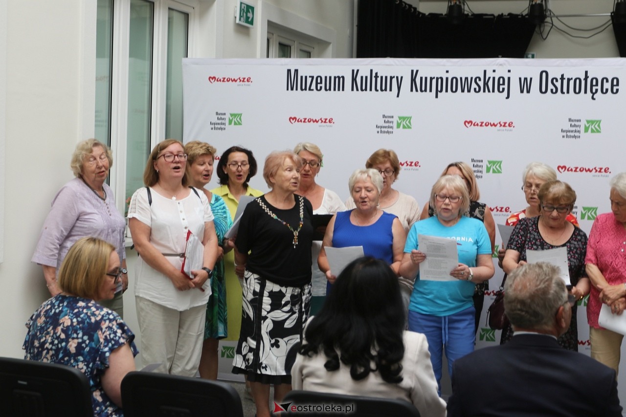 Wystawa malarstwa Zofii Stanowskiej [25.06.2024] - zdjęcie #26 - eOstroleka.pl