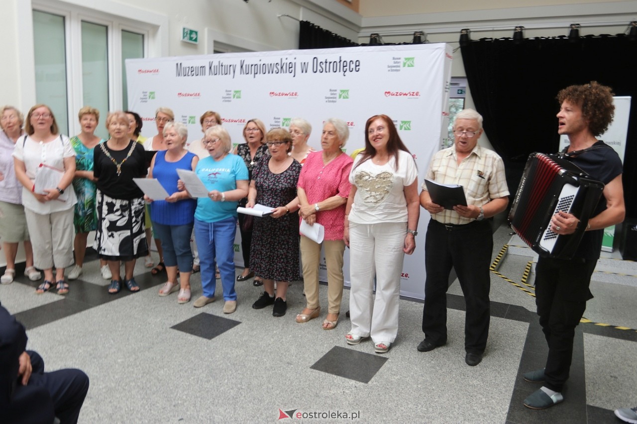 Wystawa malarstwa Zofii Stanowskiej [25.06.2024] - zdjęcie #25 - eOstroleka.pl