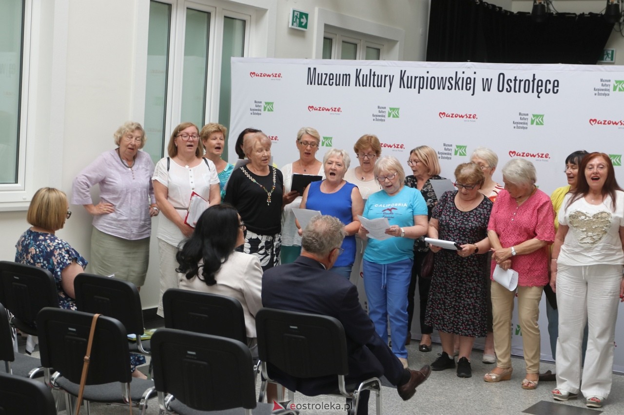 Wystawa malarstwa Zofii Stanowskiej [25.06.2024] - zdjęcie #17 - eOstroleka.pl