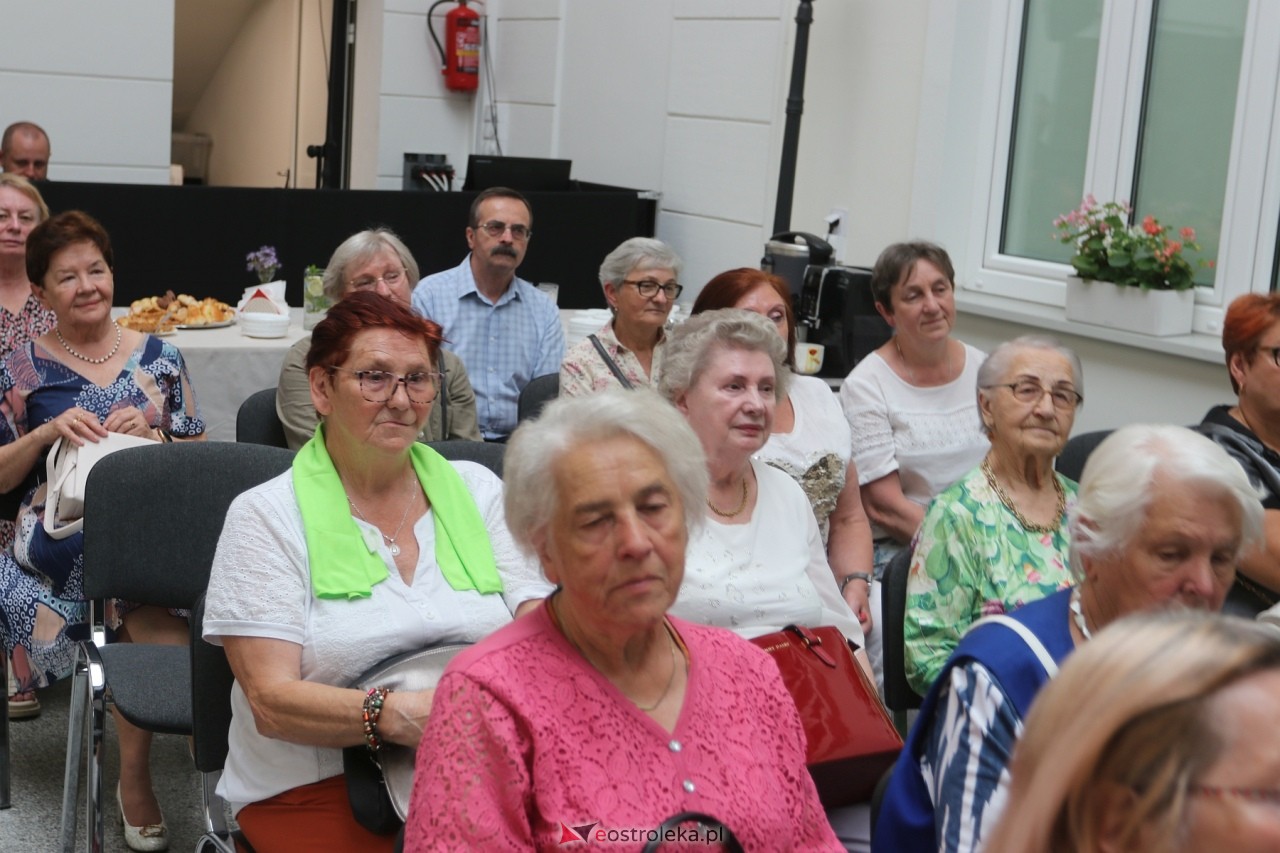 Wystawa malarstwa Zofii Stanowskiej [25.06.2024] - zdjęcie #12 - eOstroleka.pl