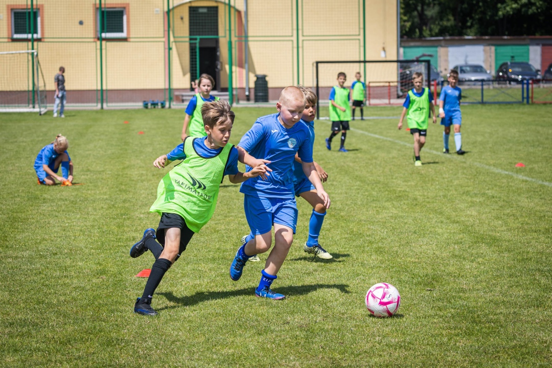 Sportowe Wakacje w Mieście - piłka nożna - zdjęcie #82 - eOstroleka.pl