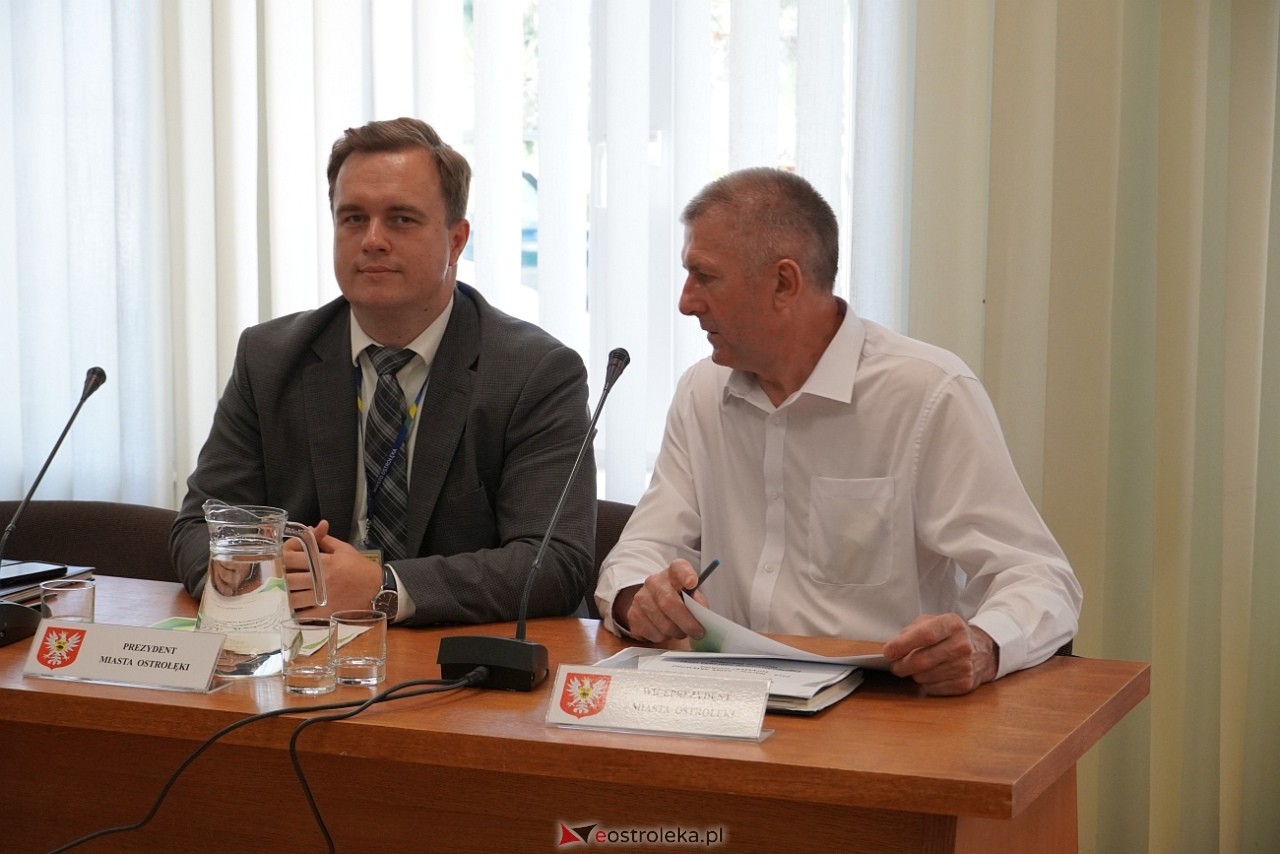 Nadzwyczajna sesja Rady Miasta Ostrołęki [27.06.2024] - zdjęcie #12 - eOstroleka.pl