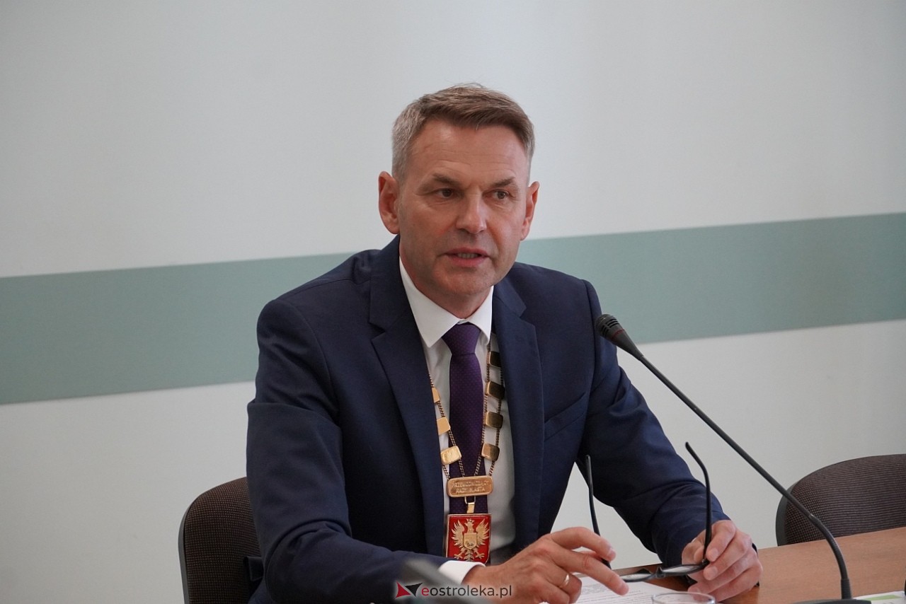 Nadzwyczajna sesja Rady Miasta Ostrołęki [27.06.2024] - zdjęcie #11 - eOstroleka.pl