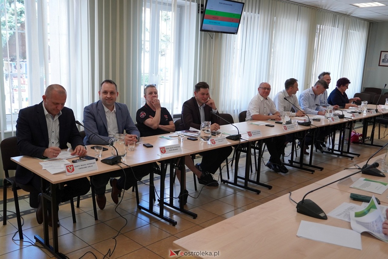 Nadzwyczajna sesja Rady Miasta Ostrołęki [27.06.2024] - zdjęcie #2 - eOstroleka.pl