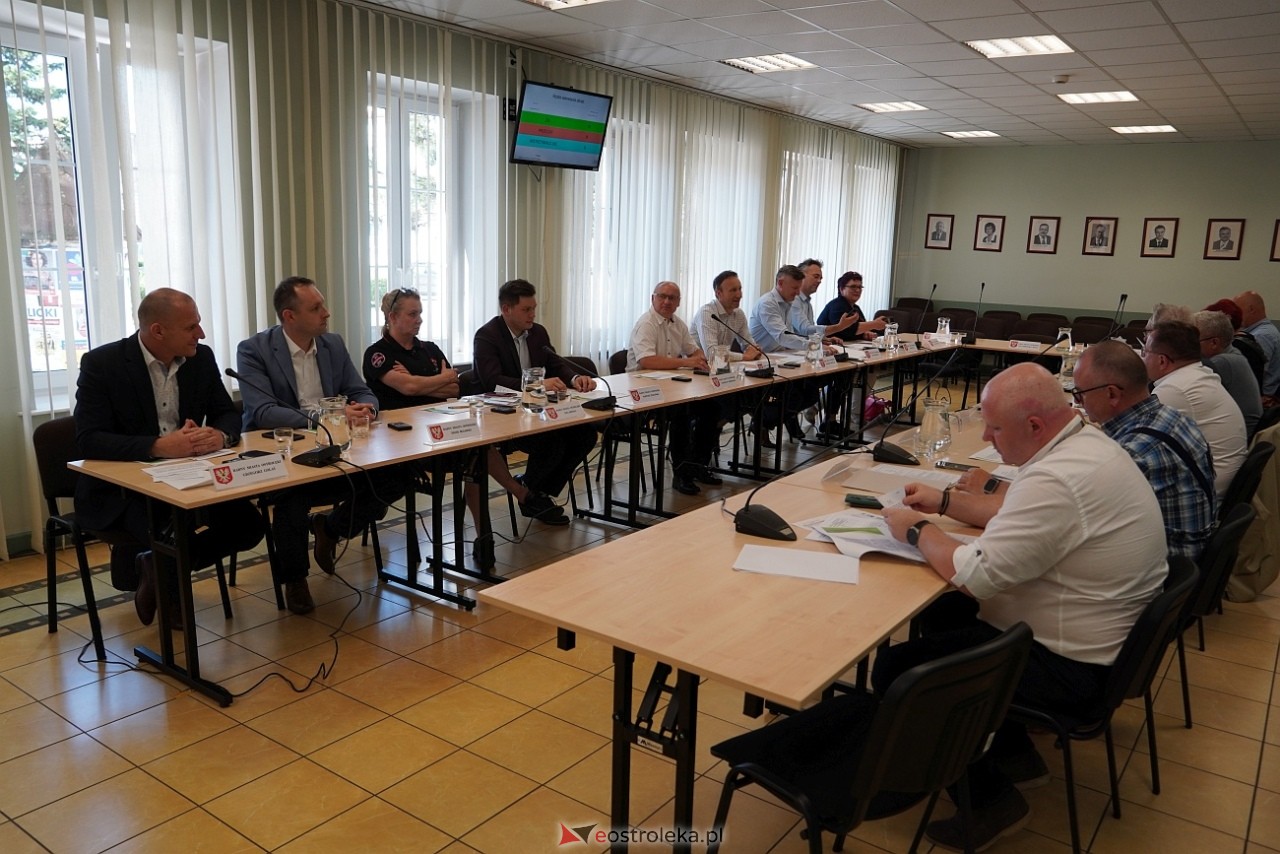Nadzwyczajna sesja Rady Miasta Ostrołęki [27.06.2024] - zdjęcie #1 - eOstroleka.pl