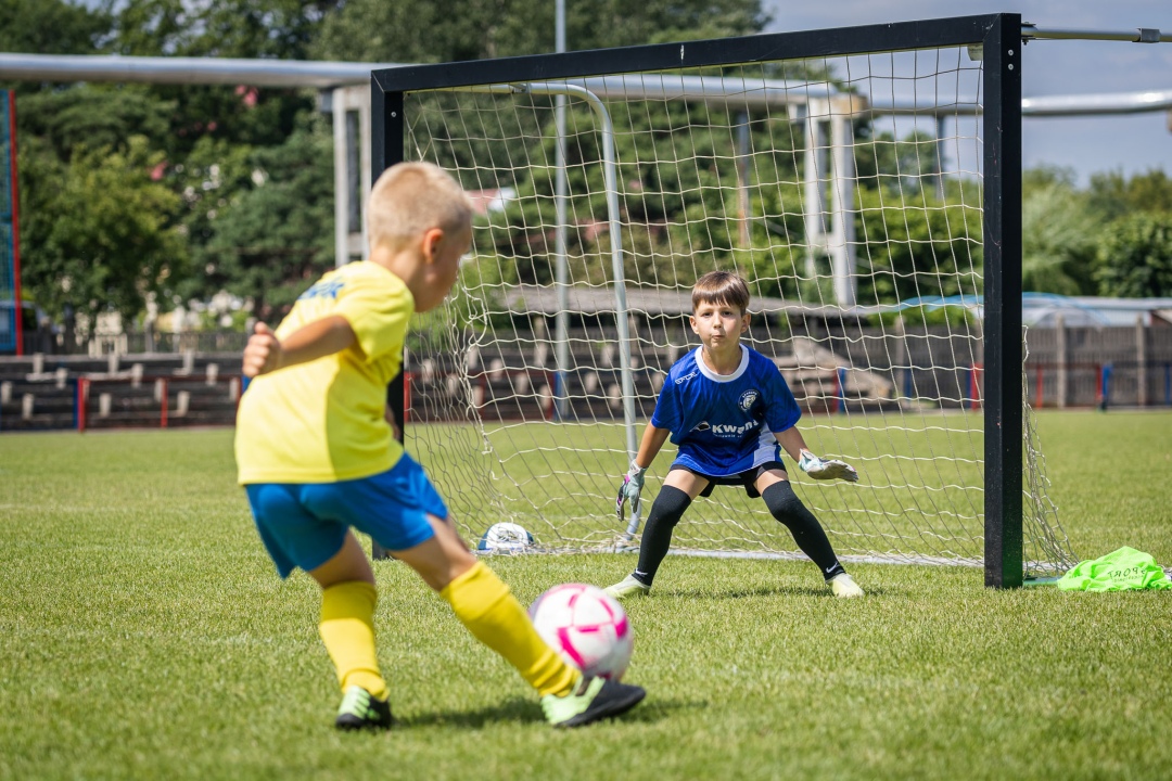 Sportowe Wakacje w Mieście 2024. Turnieje piłki nożnej dzikich drużyn (dzień trzeci) - zdjęcie #62 - eOstroleka.pl