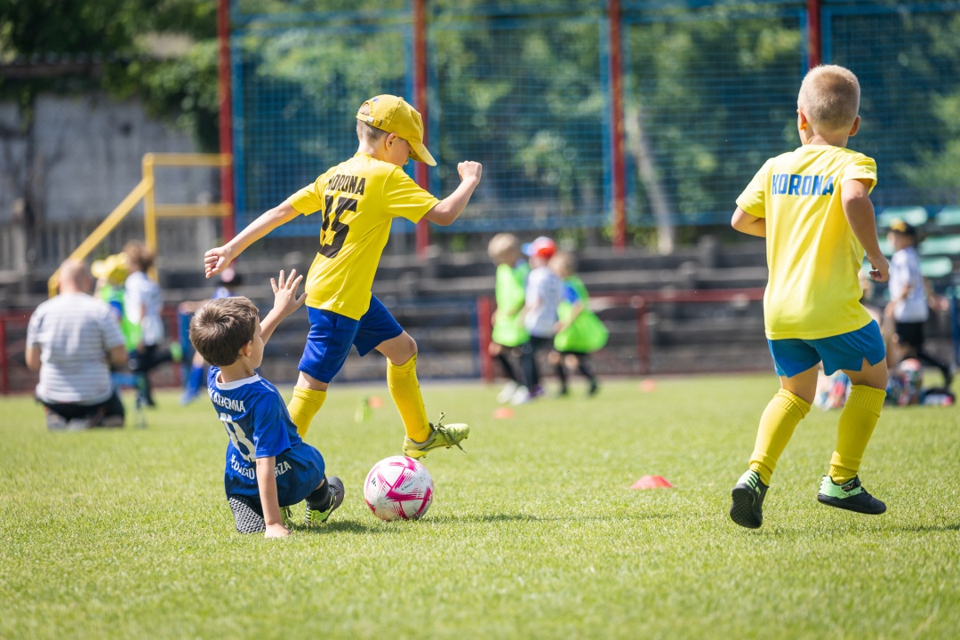 Sportowe Wakacje w Mieście 2024. Turnieje piłki nożnej dzikich drużyn (dzień trzeci) - zdjęcie #61 - eOstroleka.pl