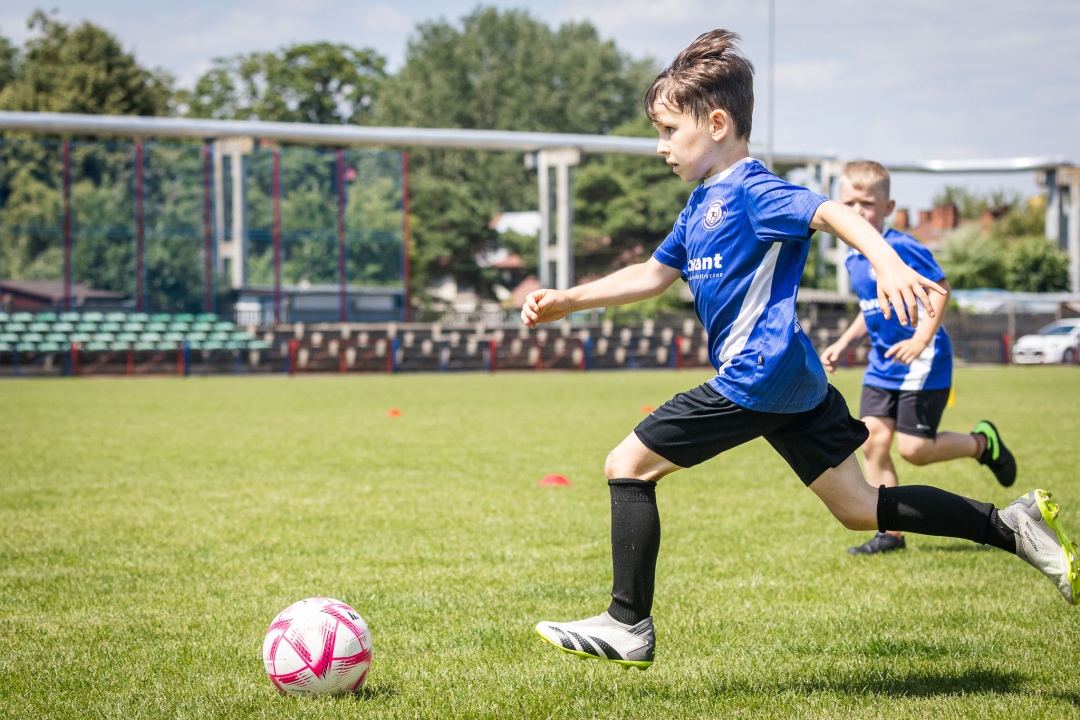 Sportowe Wakacje w Mieście 2024. Turnieje piłki nożnej dzikich drużyn (dzień trzeci) - zdjęcie #44 - eOstroleka.pl