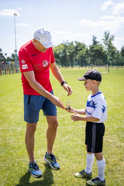 Sportowe Wakacje w Mieście 2024. Turnieje piłki nożnej dzikich drużyn (dzień trzeci) - zdjęcie #24 - eOstroleka.pl