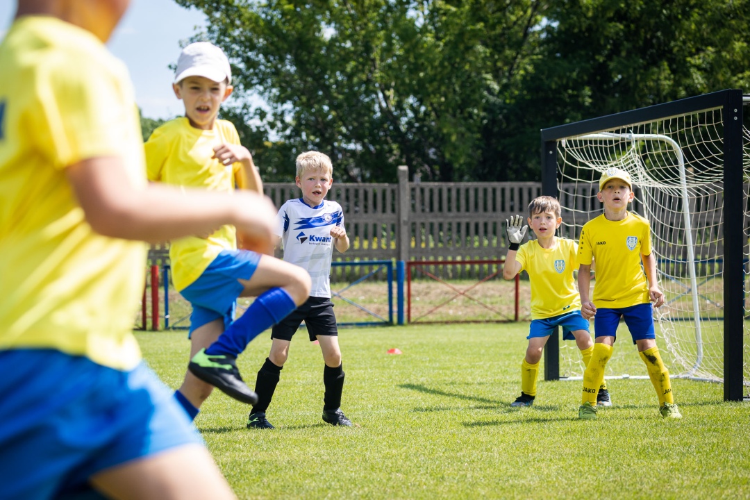 Sportowe Wakacje w Mieście 2024. Turnieje piłki nożnej dzikich drużyn (dzień trzeci) - zdjęcie #14 - eOstroleka.pl