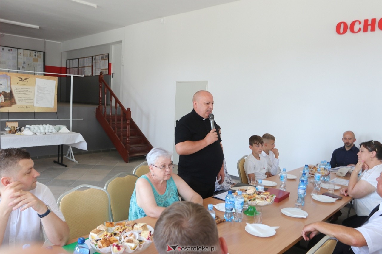 Spotkanie autorskie z ks. Bogusławem Ofmanem [29.06.2024] - zdjęcie #12 - eOstroleka.pl