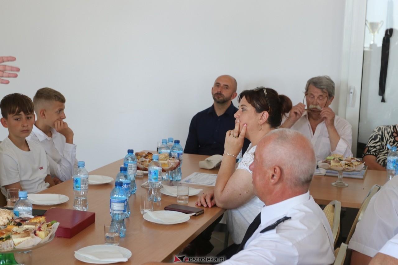 Spotkanie autorskie z ks. Bogusławem Ofmanem [29.06.2024] - zdjęcie #10 - eOstroleka.pl