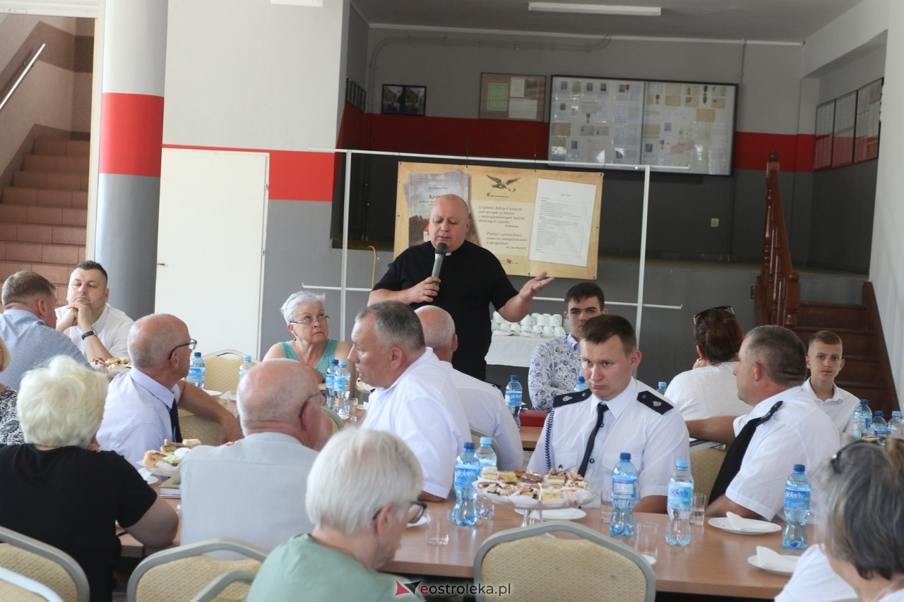 Spotkanie autorskie z ks. Bogusławem Ofmanem [29.06.2024] - zdjęcie #7 - eOstroleka.pl