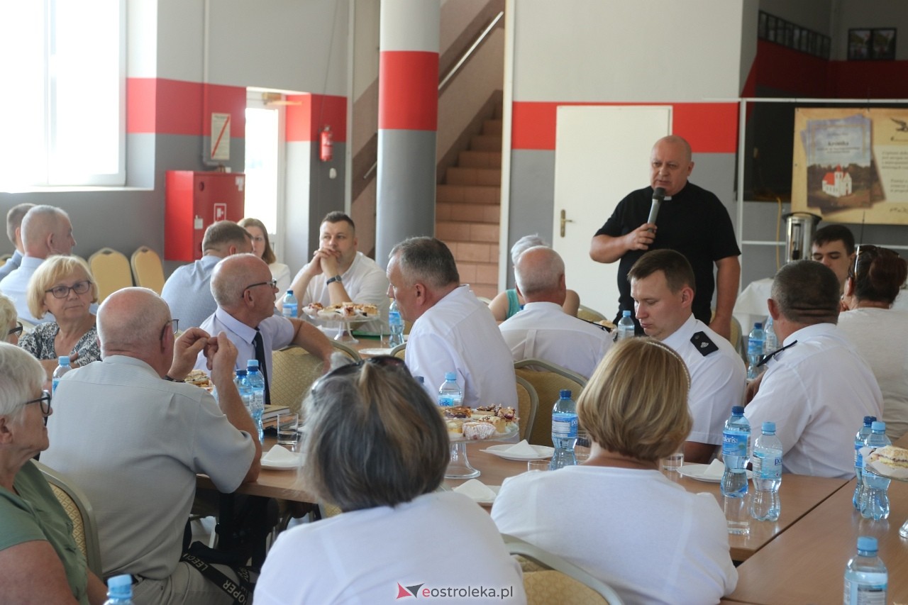 Spotkanie autorskie z ks. Bogusławem Ofmanem [29.06.2024] - zdjęcie #5 - eOstroleka.pl