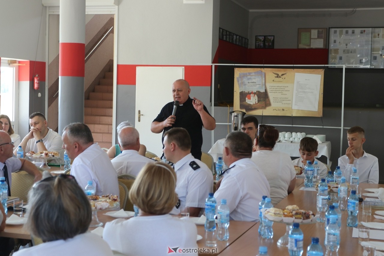 Spotkanie autorskie z ks. Bogusławem Ofmanem [29.06.2024] - zdjęcie #4 - eOstroleka.pl