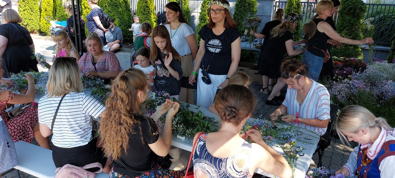 „Wianki dla Kurpianki” przy Muzeum Kultury Kurpiowskiej [29.06.24] - zdjęcie #12 - eOstroleka.pl