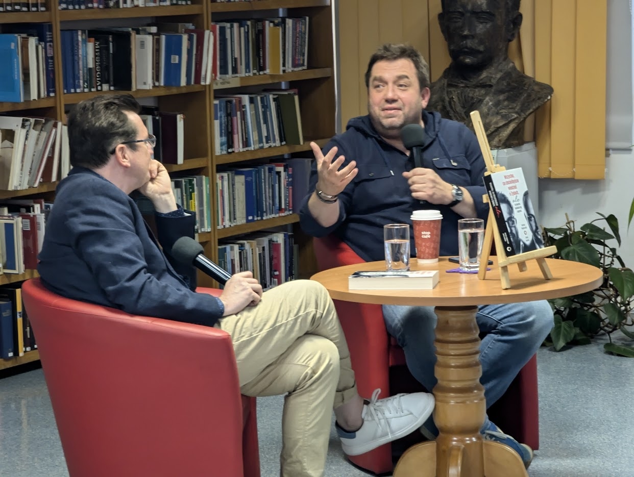 „Z pisarzami na tapecie czyli ostrołęckie spotkania literackie” - Bartosz Węglarczyk [02.07.2024] - zdjęcie #20 - eOstroleka.pl