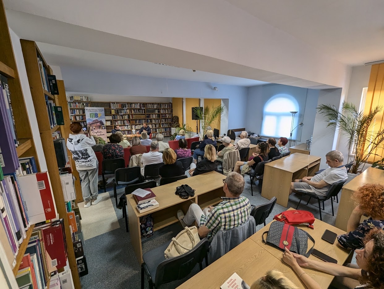„Z pisarzami na tapecie czyli ostrołęckie spotkania literackie” - Bartosz Węglarczyk [02.07.2024] - zdjęcie #16 - eOstroleka.pl