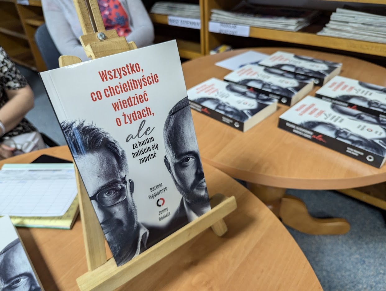 „Z pisarzami na tapecie czyli ostrołęckie spotkania literackie” - Bartosz Węglarczyk [02.07.2024] - zdjęcie #13 - eOstroleka.pl